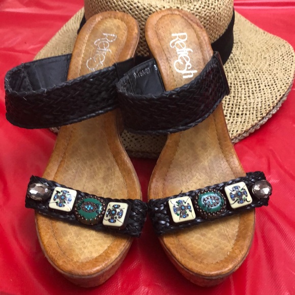 Refresh Shoes - Refresh Jeweled Sandals 🛍